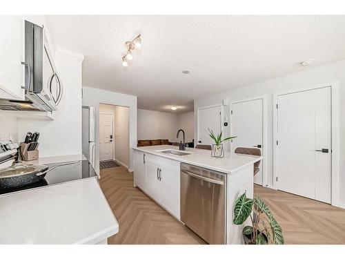 1442 148 Avenue Nw, Calgary, AB - Indoor Photo Showing Kitchen