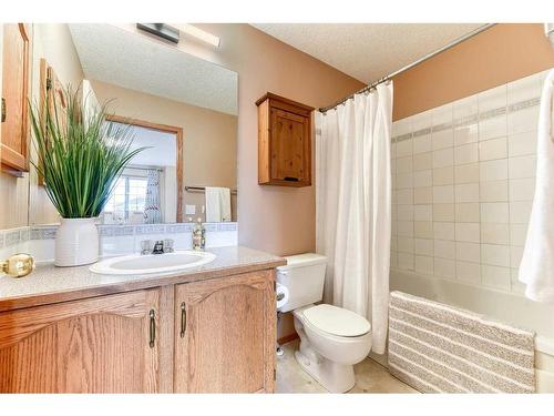 224 Arbour Stone Rise Nw, Calgary, AB - Indoor Photo Showing Bathroom