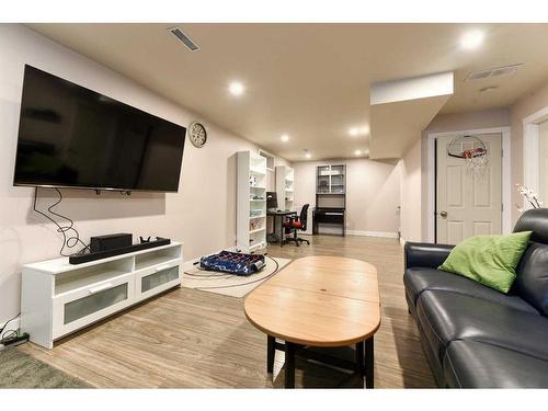 224 Arbour Stone Rise Nw, Calgary, AB - Indoor Photo Showing Living Room