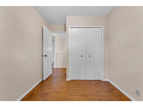 74-5520 1 Avenue Se, Calgary, AB - Indoor Photo Showing Other Room