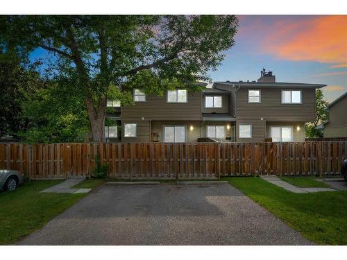 74-5520 1 Avenue Se, Calgary, AB - Outdoor