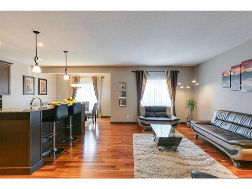 39 Valley Pointe Way Nw, Calgary, AB - Indoor Photo Showing Living Room