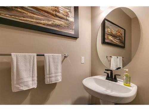 39 Valley Pointe Way Nw, Calgary, AB - Indoor Photo Showing Bathroom