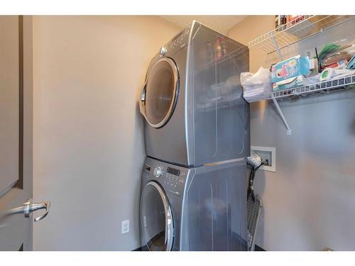39 Valley Pointe Way Nw, Calgary, AB - Indoor Photo Showing Laundry Room