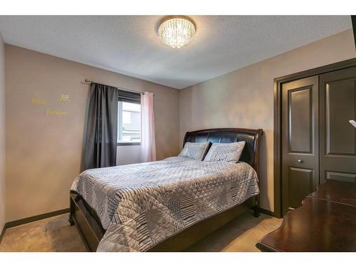 39 Valley Pointe Way Nw, Calgary, AB - Indoor Photo Showing Bedroom