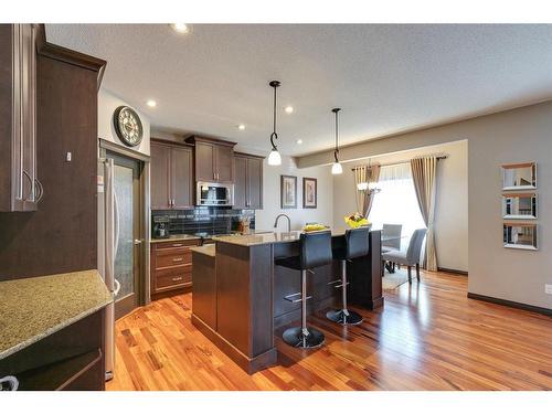 39 Valley Pointe Way Nw, Calgary, AB - Indoor Photo Showing Kitchen