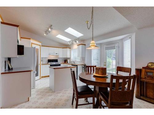 1306 Shannon Avenue Sw, Calgary, AB - Indoor Photo Showing Dining Room