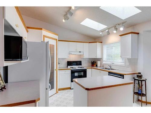 1306 Shannon Avenue Sw, Calgary, AB - Indoor Photo Showing Kitchen With Double Sink