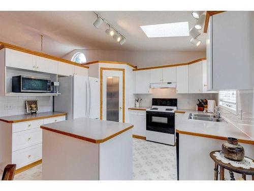 1306 Shannon Avenue Sw, Calgary, AB - Indoor Photo Showing Kitchen With Double Sink