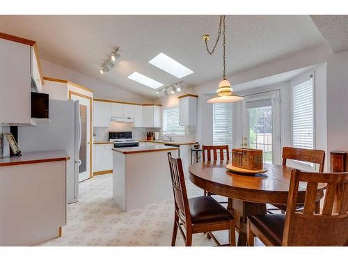 1306 Shannon Avenue Sw, Calgary, AB - Indoor Photo Showing Dining Room