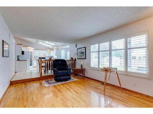 1306 Shannon Avenue Sw, Calgary, AB - Indoor Photo Showing Living Room