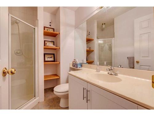 1306 Shannon Avenue Sw, Calgary, AB - Indoor Photo Showing Bathroom