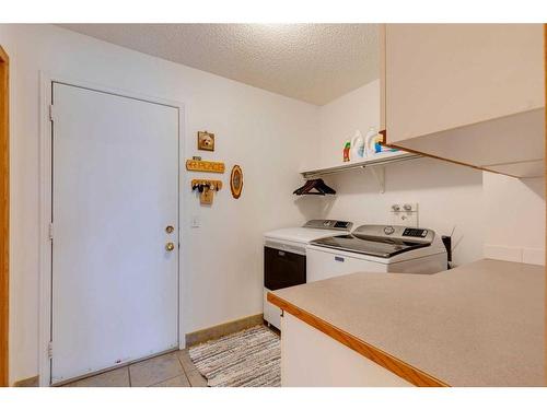 1306 Shannon Avenue Sw, Calgary, AB - Indoor Photo Showing Kitchen