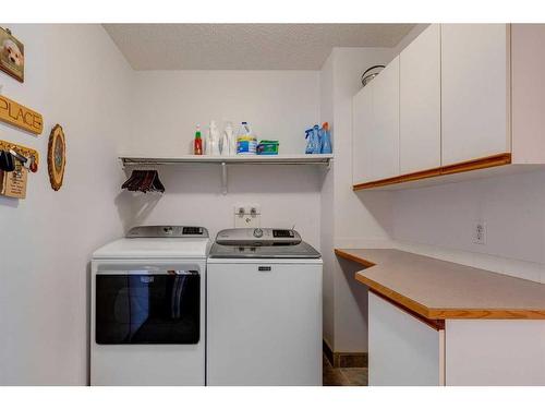 1306 Shannon Avenue Sw, Calgary, AB - Indoor Photo Showing Laundry Room