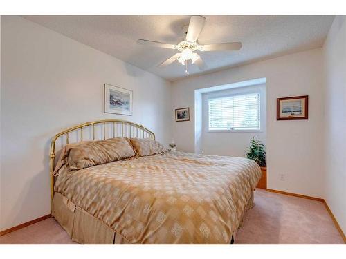 1306 Shannon Avenue Sw, Calgary, AB - Indoor Photo Showing Bedroom