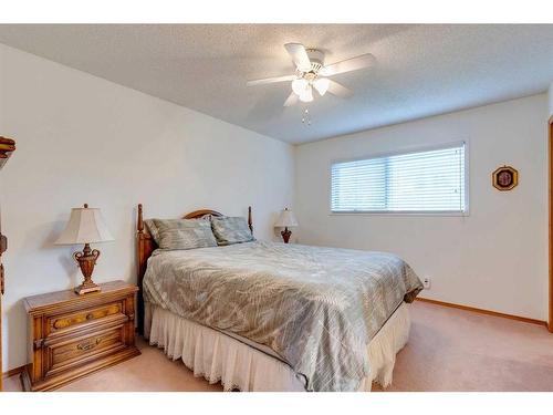 1306 Shannon Avenue Sw, Calgary, AB - Indoor Photo Showing Bedroom