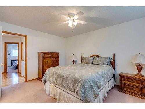 1306 Shannon Avenue Sw, Calgary, AB - Indoor Photo Showing Bedroom