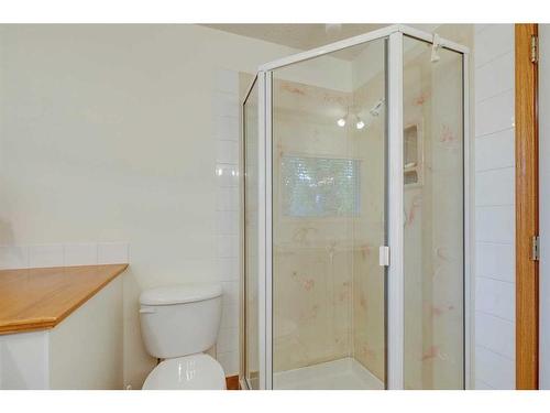 1306 Shannon Avenue Sw, Calgary, AB - Indoor Photo Showing Bathroom