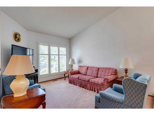 1306 Shannon Avenue Sw, Calgary, AB - Indoor Photo Showing Living Room