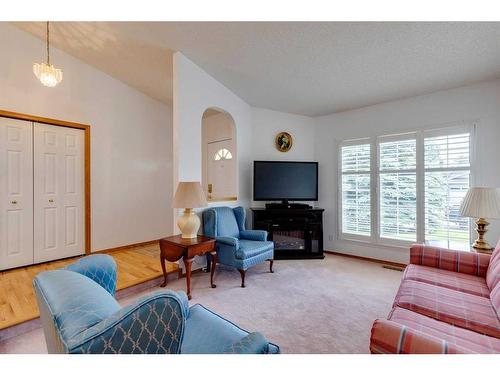 1306 Shannon Avenue Sw, Calgary, AB - Indoor Photo Showing Living Room