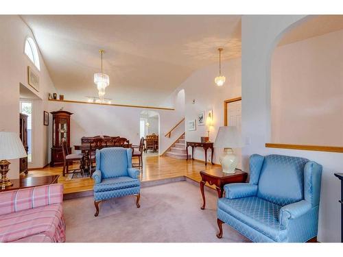 1306 Shannon Avenue Sw, Calgary, AB - Indoor Photo Showing Living Room