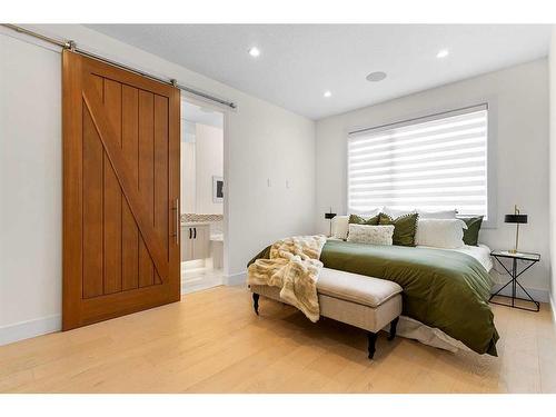 828 23 Avenue Nw, Calgary, AB - Indoor Photo Showing Bedroom