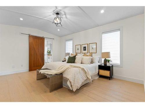 828 23 Avenue Nw, Calgary, AB - Indoor Photo Showing Bedroom