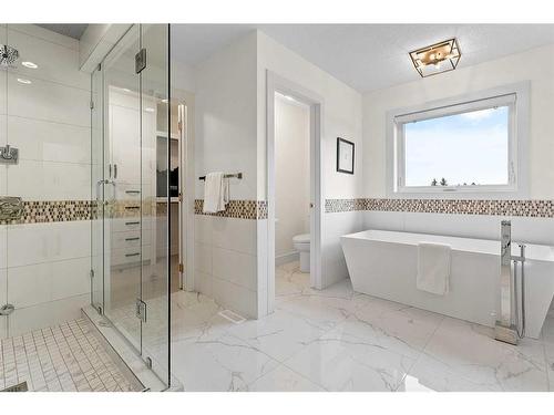 828 23 Avenue Nw, Calgary, AB - Indoor Photo Showing Bathroom