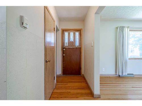 2105 7 Street Ne, Calgary, AB - Indoor Photo Showing Other Room