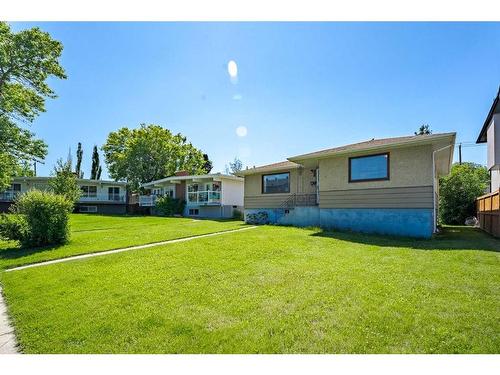 2105 7 Street Ne, Calgary, AB - Outdoor