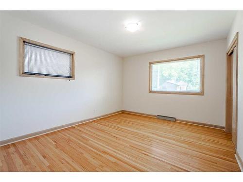 2105 7 Street Ne, Calgary, AB - Indoor Photo Showing Other Room