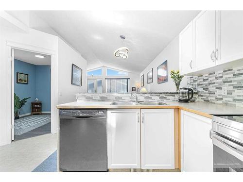 104 Prestwick Avenue Se, Calgary, AB - Indoor Photo Showing Kitchen