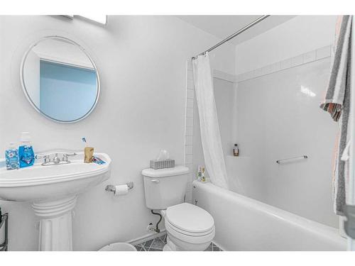 104 Prestwick Avenue Se, Calgary, AB - Indoor Photo Showing Bathroom