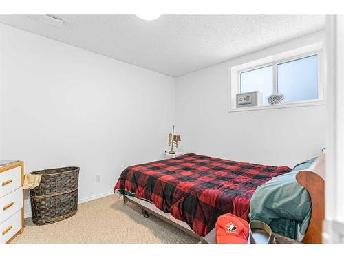 104 Prestwick Avenue Se, Calgary, AB - Indoor Photo Showing Bedroom