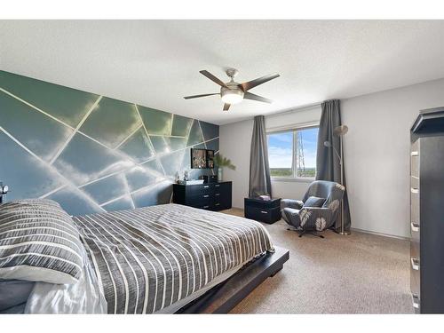 100 Tuscany Ridge Crescent Nw, Calgary, AB - Indoor Photo Showing Bedroom