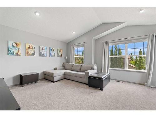 100 Tuscany Ridge Crescent Nw, Calgary, AB - Indoor Photo Showing Living Room