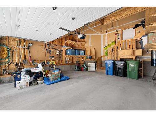100 Tuscany Ridge Crescent Nw, Calgary, AB - Indoor Photo Showing Garage