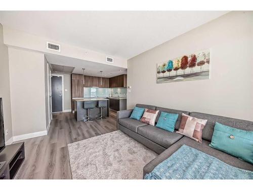 3101-1122 3 Street Se, Calgary, AB - Indoor Photo Showing Living Room