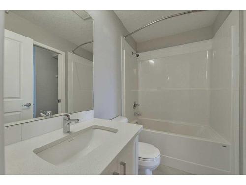 202-30 Mahogany Mews Se, Calgary, AB - Indoor Photo Showing Bathroom