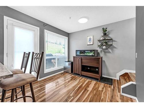 18 Deerfield Green Se, Calgary, AB - Indoor