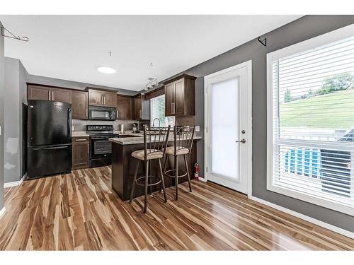 18 Deerfield Green Se, Calgary, AB - Indoor Photo Showing Kitchen