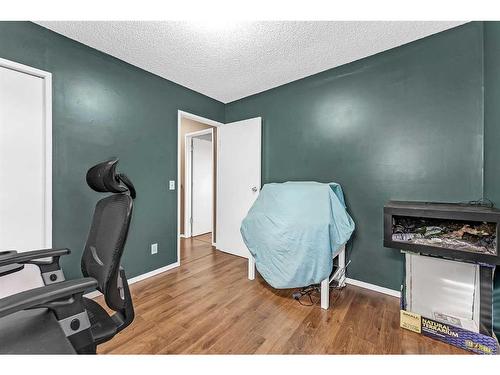 18 Deerfield Green Se, Calgary, AB - Indoor Photo Showing Other Room