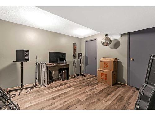 18 Deerfield Green Se, Calgary, AB - Indoor