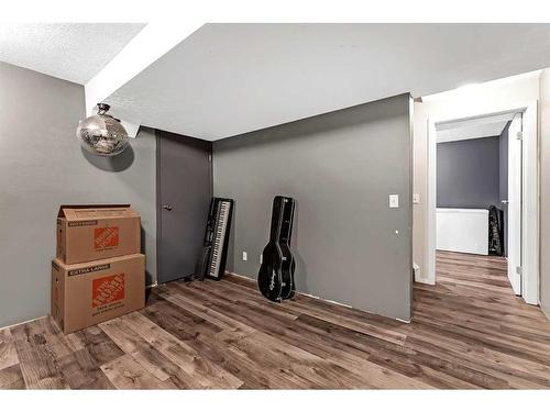 18 Deerfield Green Se, Calgary, AB - Indoor Photo Showing Other Room