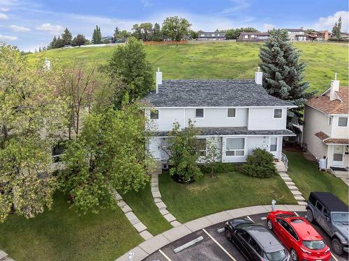 18 Deerfield Green Se, Calgary, AB - Outdoor