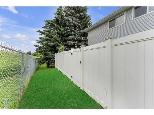 18 Deerfield Green Se, Calgary, AB - Outdoor