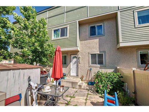 151-405 64 Avenue Ne, Calgary, AB - Outdoor