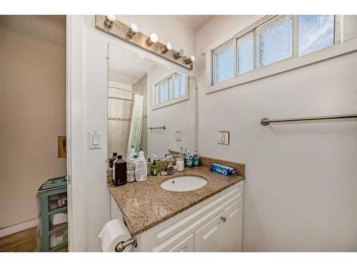 151-405 64 Avenue Ne, Calgary, AB - Indoor Photo Showing Bathroom