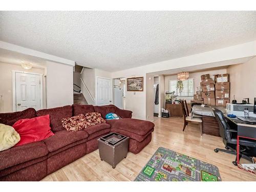 151-405 64 Avenue Ne, Calgary, AB - Indoor Photo Showing Living Room