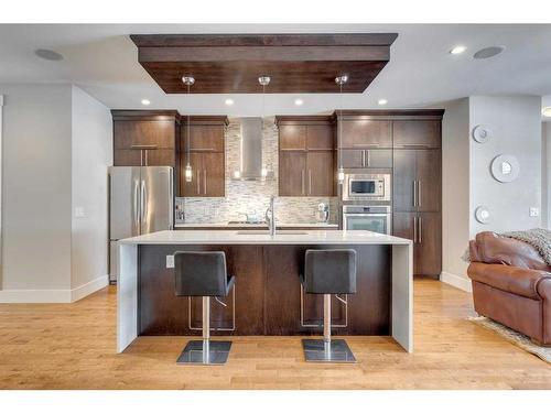 917 35 Street Nw, Calgary, AB - Indoor Photo Showing Kitchen With Upgraded Kitchen